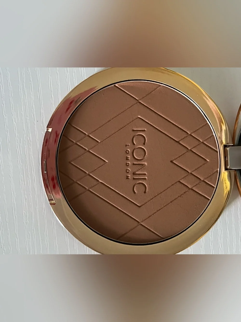 ICONIC London Warm Bronze Compact with Gold Case